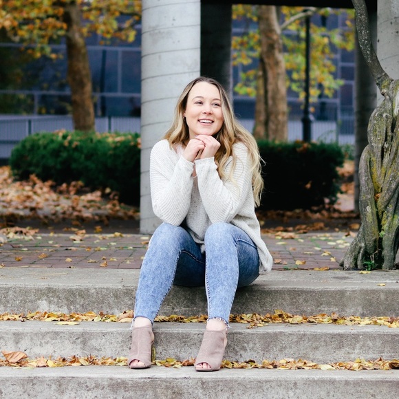 Meet your Posher, Becca (she/her) - Picture 6 of 9